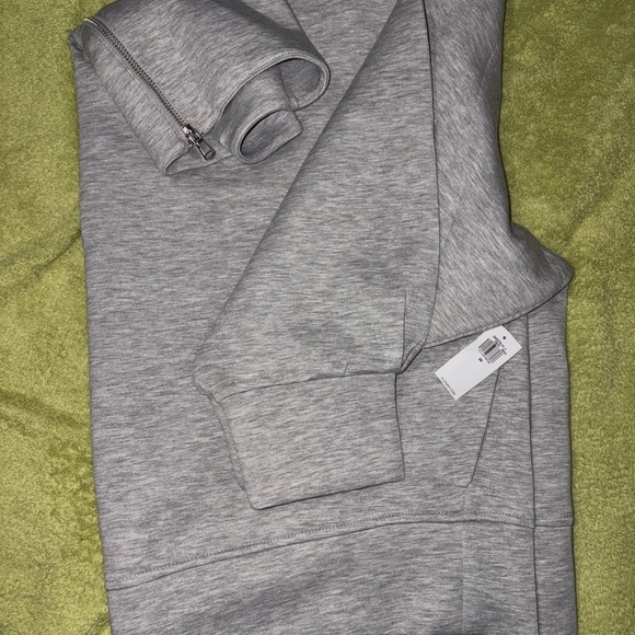 NWT Old Navy Women's Bounce Fleece Quarter-Zip Sweatshirt - Picture 4 of 5